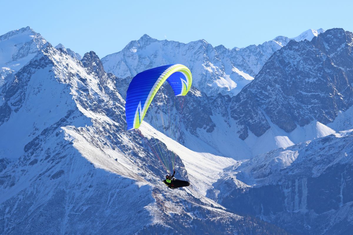Paragliding in winter